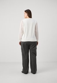 ONLY Carmakoma CARDONNA MIX ONECK  - Mikina - cloud dancer