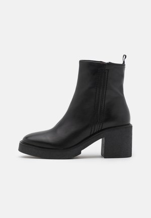 Platform ankle boots - black