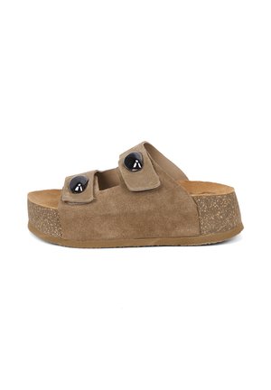 Brauner Wildleder-Open-Toe-Slipper mit dicker Kork-Plateausohle und zwei verstellbaren Riemen mit großen schwarzen runden Schnallen.
