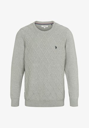 Vaaleanharmaa neulepaita, jossa on timanttimainen kuvio, pyöreä kaula-aukko, resorit hihoissa ja helman ympärillä. Pieni tumma logo vasemmassa rinnassa.