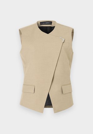 Μπεζ γιλέκο χωρίς μανίκια, φτιαγμένο από υφασμάτινη ύλη με υφή, που διαθέτει ασύμμετρη μπροστινή κλείσιμο, δύο μπροστινές τσέπες και μαύρη εσωτερική επένδυση.