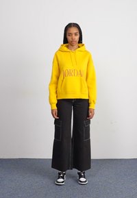 Jordan Sudadera - yellow ochre/dusty peach
