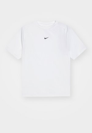 T-shirt branco de manga curta feito de tecido suave, apresentando um logótipo preto da Nike no peito e um decote redondo clássico.