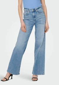 ONLY - ONLMADISON BLUSH HW WIDE - Flared Jeans - light blue denim Thumbnail-Bild 1