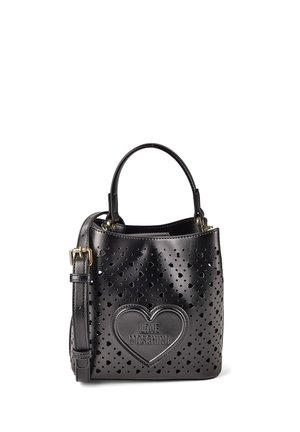 Zwarte Love Moschino handtas met geperforeerde hartpatronen, een bovenhandvat, verstelbare schouderriem en een geperst hartlogo aan de voorkant.