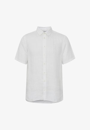 Camicia bianca a maniche corte con colletto button-down e orlo curvo, esposta su uno sfondo bianco semplice.