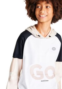 Felpa con cappuccio in bianco, nero e beige. Presenta una grande grafica "GO", un logo del globo sul petto e maniche a contrasto.