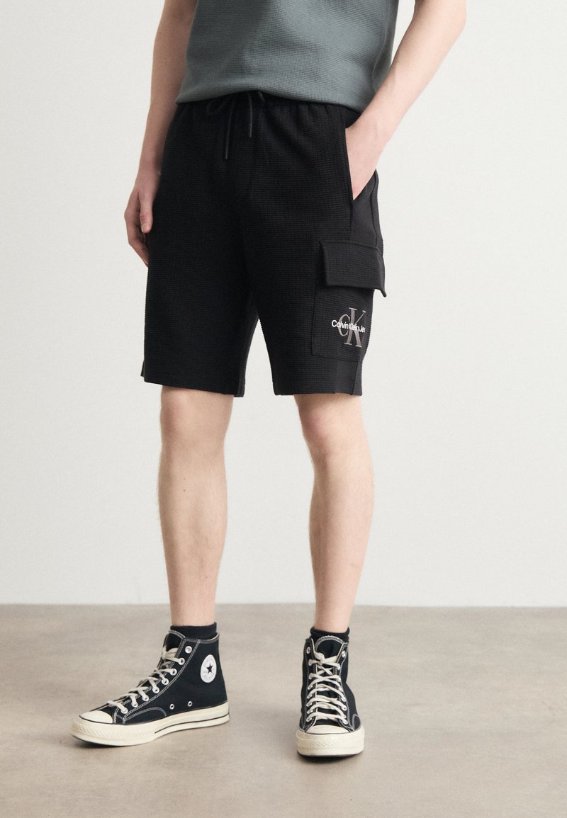 Calvin Klein Jeans CITY GRID - Pantalones deportivos - black