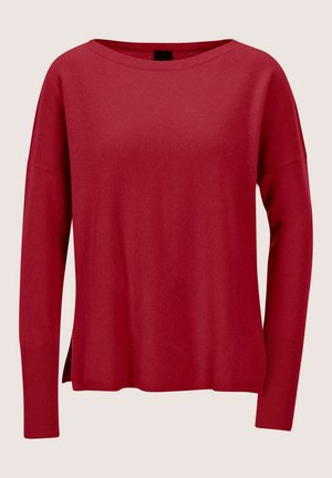 Roter langärmliger Strickpullover mit gerippten Bündchen, Bootsausschnitt und seitlichen Schlitzen auf einem hellen Hintergrund.