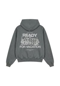 Sweat à capuche gris foncé avec poignets et ourlet côtelés, avec un grand motif blanc de maison et le texte "Ready for Vacation" au dos.