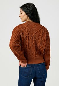 Wrangler CABLE KNIT SWEATER - Maglione - gingerbread