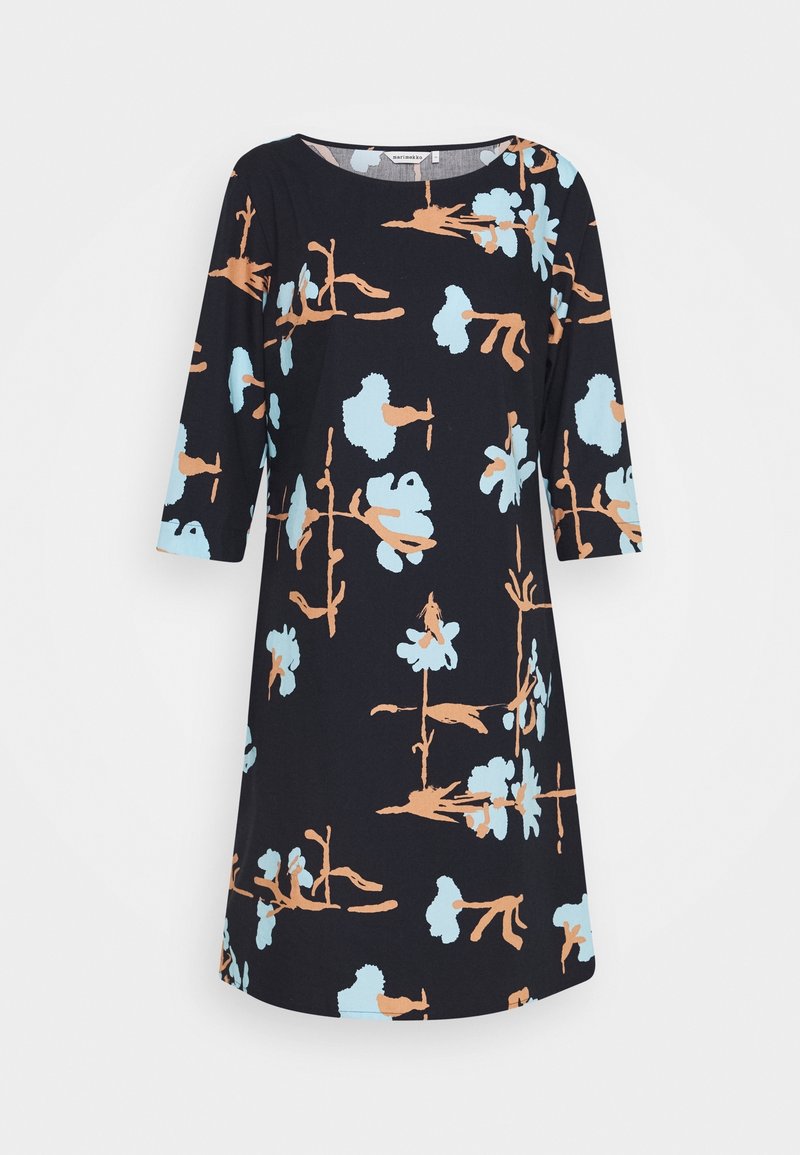 Robe noire longueur genoux avec manches trois-quarts et motif floral abstrait bleu clair et beige.