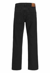 Jean noir à jambes droites avec deux poches arrière et un patch de marque en cuir marron sur la ceinture, vu de dos.