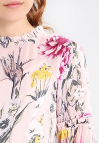 Miss Selfridge Denní šaty - light pink