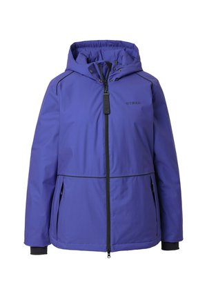 Chaqueta impermeable morada con capucha, con cierre de cremallera, acentos en negro, dos bolsillos laterales y puños elásticos.