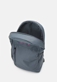 Nike Sportswear ELEMENTAL UNISEX - Iskolai készlet - smoke grey/pinksicle