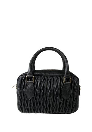 Sac à main en cuir noir avec un design texturé tissé. Dispose de deux poignées, de quincaillerie en ton doré et d'une fermeture éclair. Forme compacte et structurée.
