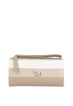 Piccola borsa da polso rettangolare con bande orizzontali beige, beige chiaro e bianche, con cerniera dorata e logo sul davanti.