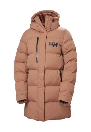 Světle hnědá péřová bunda s zipem vpředu, kapucí a elastickými manžetami. Na hrudi se nachází černé logo a jsou zde dvě boční kapsy se zipem.