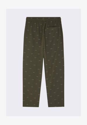 Olijfgroene broek met een elastische tailleband, rechte pijpen en een algeheel 'PXP'-patroon. Voorzien van een achterzak voor extra praktische bruikbaarheid.