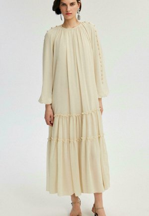 WITH PEARL BUTTON DETAIL - Maxi-jurk - cream