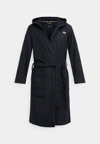 Robe de banho preta com capuz em tecido felpudo macio, apresentando um design cruzado, bolsos frontais e um cinto combinando para fecho.