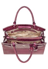 Borsa lucida color bordeaux con stampa a coccodrillo, dotata di manici doppi e chiusura con zip. L'interno è foderato in tessuto beige con stampa del logo e scomparti.