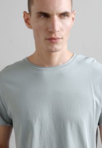 Filippa K ROLL NECK TEE - Basic póló - thunderstorm