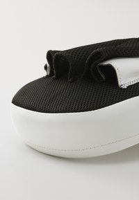 Thumbnail Image 5
