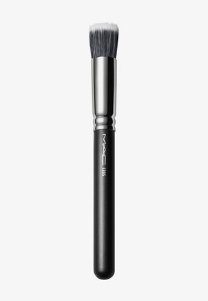 MAC 130S børste med syntetiske børster, svart håndtak og krom-ferrule. Børstehode er flatt og tett, ideelt for blanding og påføring av sminke.
