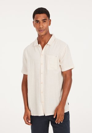 Korte mouwen shirt in beige met verticale strepen, voorzien van een zak en knoopsluiting. Zachte textuur, casual ontwerp met een kraag.