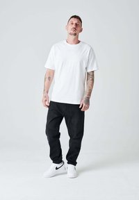 2Y Premium DISTRESSED - Jeans relaxed fit - black