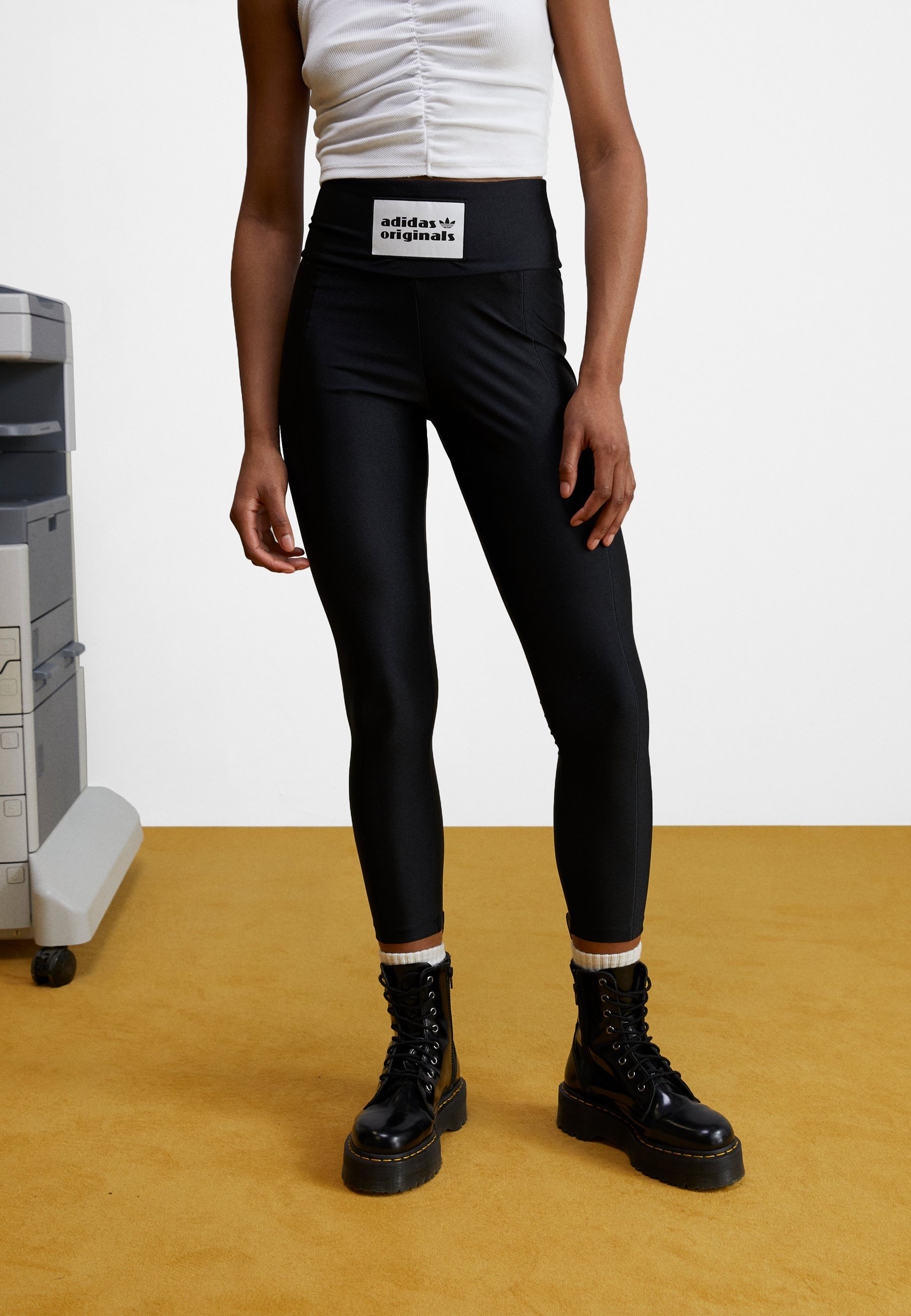 faktureres hjælpe ciffer adidas Originals HIGH WAIST LABEL - Leggings - black/sort - Zalando.dk