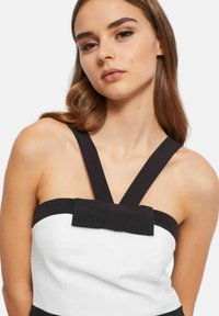 Gaudi Jeans CORTO - Etui-jurk - bianco