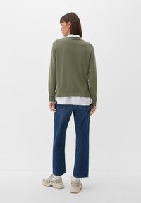 s.Oliver V NECK - Strickpullover - olivgrün