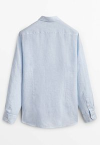 Hellblaues, langärmeliges Hemd aus Leinen mit spitzem Kragen. Verfügt über geknöpfte Manschetten und einen abgerundeten Saum. Rückansicht zeigt keine Muster.