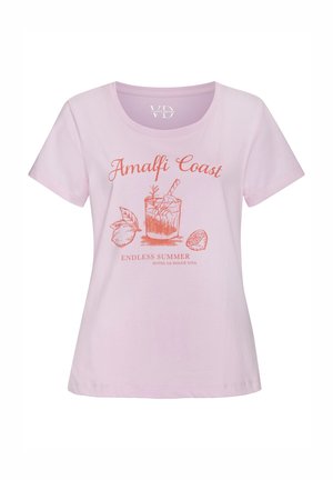 Svetlo roza kratkotrajna majica iz bombaža, ki prikazuje natisnjen kozarček za koktejl, limono in napis: "Amalfi Coast Endless Summer."