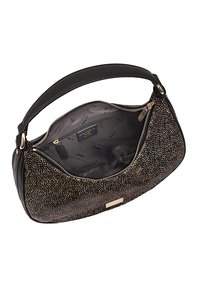 Zwarte en gouden handtas met een gebogen vorm, ritsafsluiting en een leren handvat met een gladde afwerking. Het interieur heeft een donkere stofvoering.