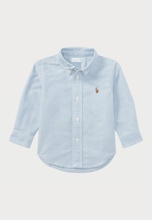 Camicia azzurro chiaro a maniche lunghe con bottoni, realizzata in cotone morbido, con colletto e un piccolo logo ricamato sul lato sinistro del petto.