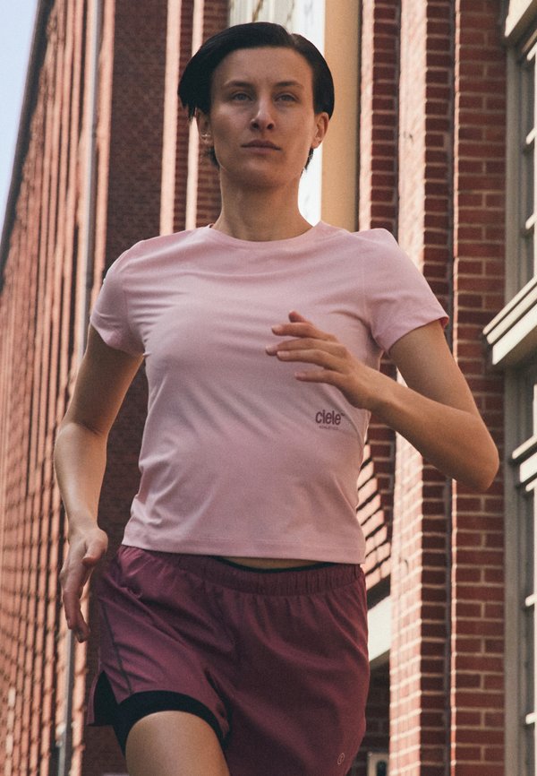 W DLYTSHIRT - Basic T-shirt - peachskin