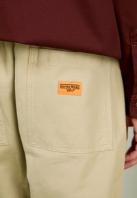 Service Works CHEF PANT UNISEX - Παντελόνι - khaki