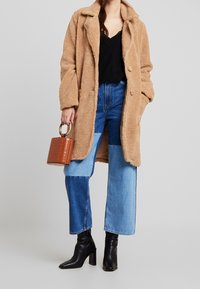 Honey Punch Trui - black