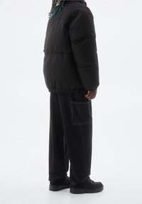 PULL&BEAR Zimní bunda - black