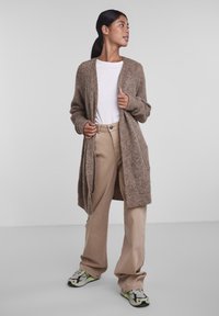 Pieces PCELLEN LS LONG NOOS BC - Vest - fossil