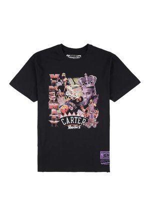 Maglietta nera con diverse immagini del giocatore di basket Vince Carter in azione, un ritratto coronato e il testo "Vince Carter Raptors".