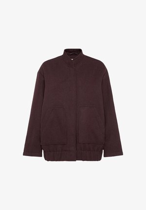Bordeaux Wollmantel mit Stehkragen, Kängurutaschen und geripptem Saum. Besitzt ein strukturiertes, gewebtes Muster über die gesamte Oberfläche. Gerader Schnitt.