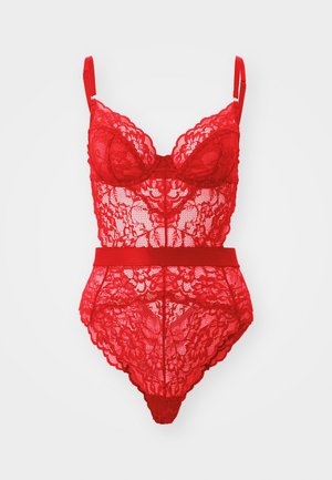Punainen pitsinen bodysuit, jossa on tuettu kuppimalli, säädettävät olkaimet, aaltoilevat reunat ja peittävä punainen vyötärö. Monimutkainen kukkapitsimalli kauttaaltaan.