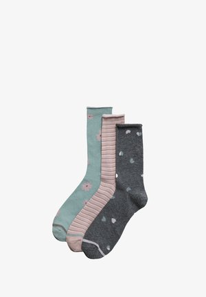 Tres pares de calcetines: uno verde menta con un patrón floral, uno rosa claro con rayas y uno gris oscuro con pequeños corazones.