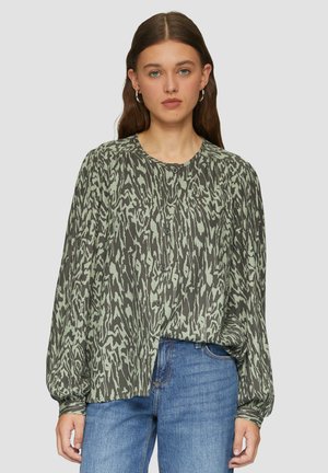 Lange mouwen knoopshirt in een lichtgroen en donkergroen abstract patroon, met een ronde halslijn en geplooide mouwdetails.