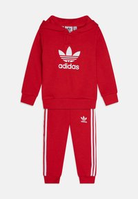 Nevybrané, better scarlet